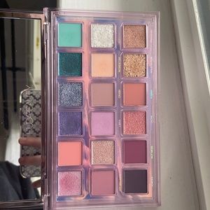 Huda Beauty Mercury Retrograde eyeshadow palette